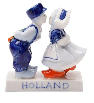 Kissing Couple (10 cm)